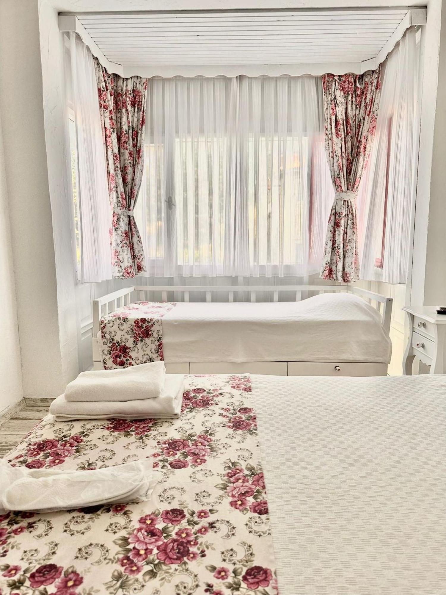 Hotel Aisem By Hire à Alaçatı Extérieur photo