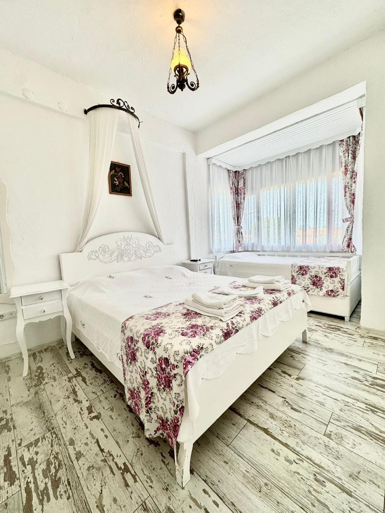 Hotel Aisem By Hire à Alaçatı Extérieur photo