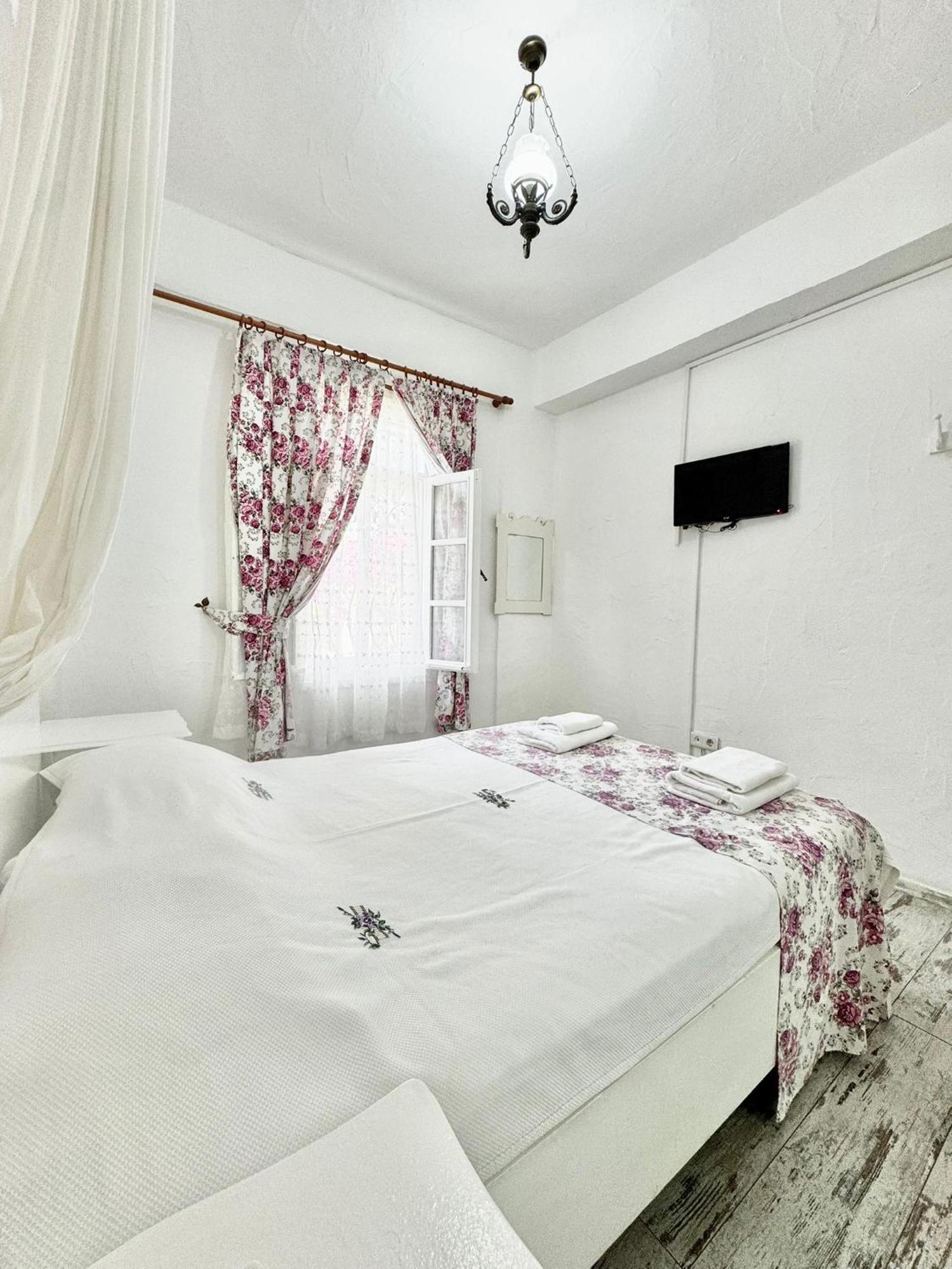 Hotel Aisem By Hire à Alaçatı Extérieur photo
